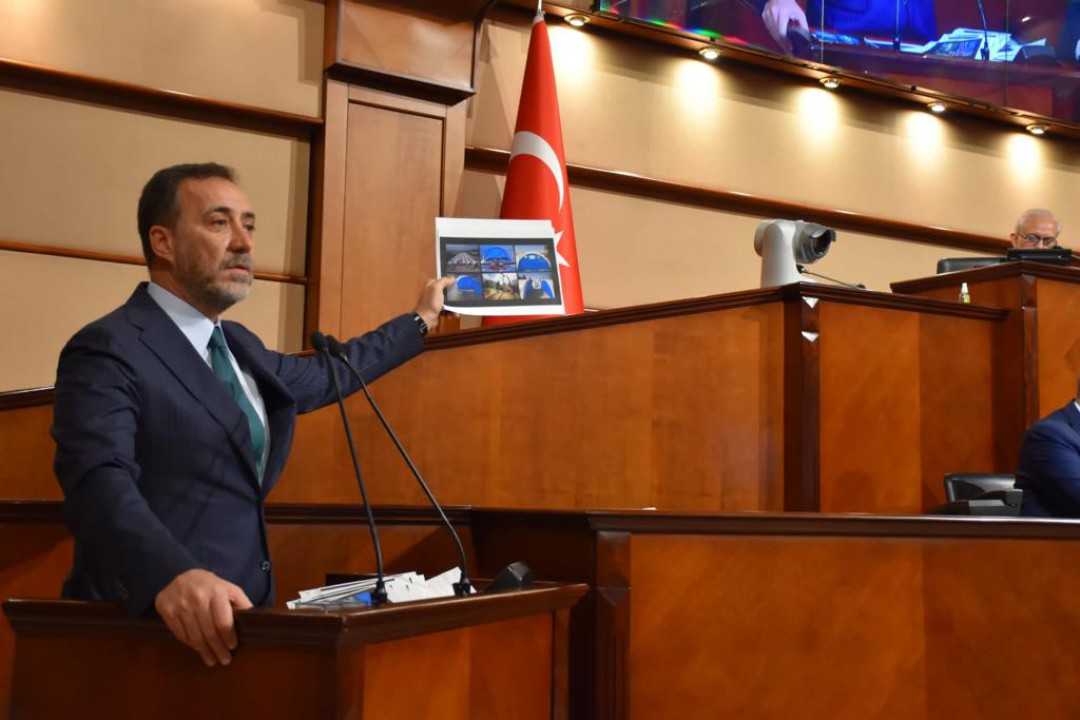                                        YILMAZ: “İBB’Yİ YÖNETENLER DEPREM KONUSUNDA TOP ÇEVİRDİ DURDU”
