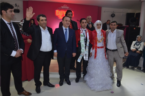  Işıklar Çaça çiftine mutluluklar diledi