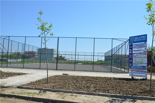 YENİ MAHALLE FUTBOL SAHASI SONA YAKLAŞTI