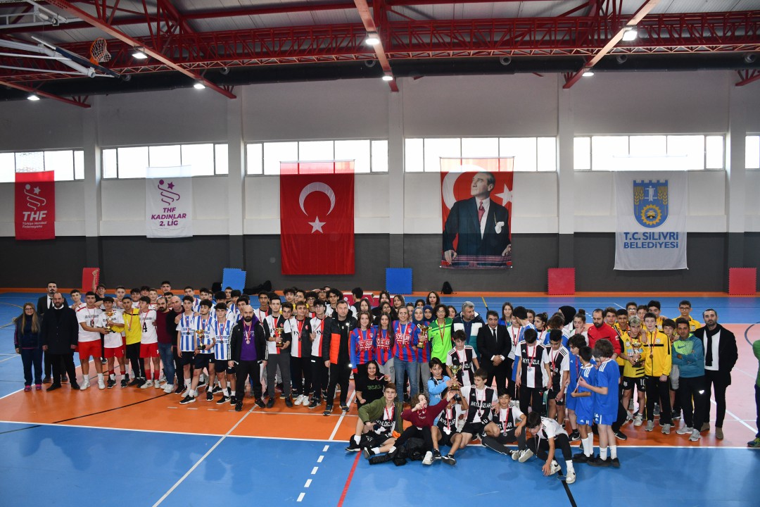                  TÜRAM LİSESİ OKULLAR ARASI FUTSAL TURNUVASINDA BİRİNCİ OLDU